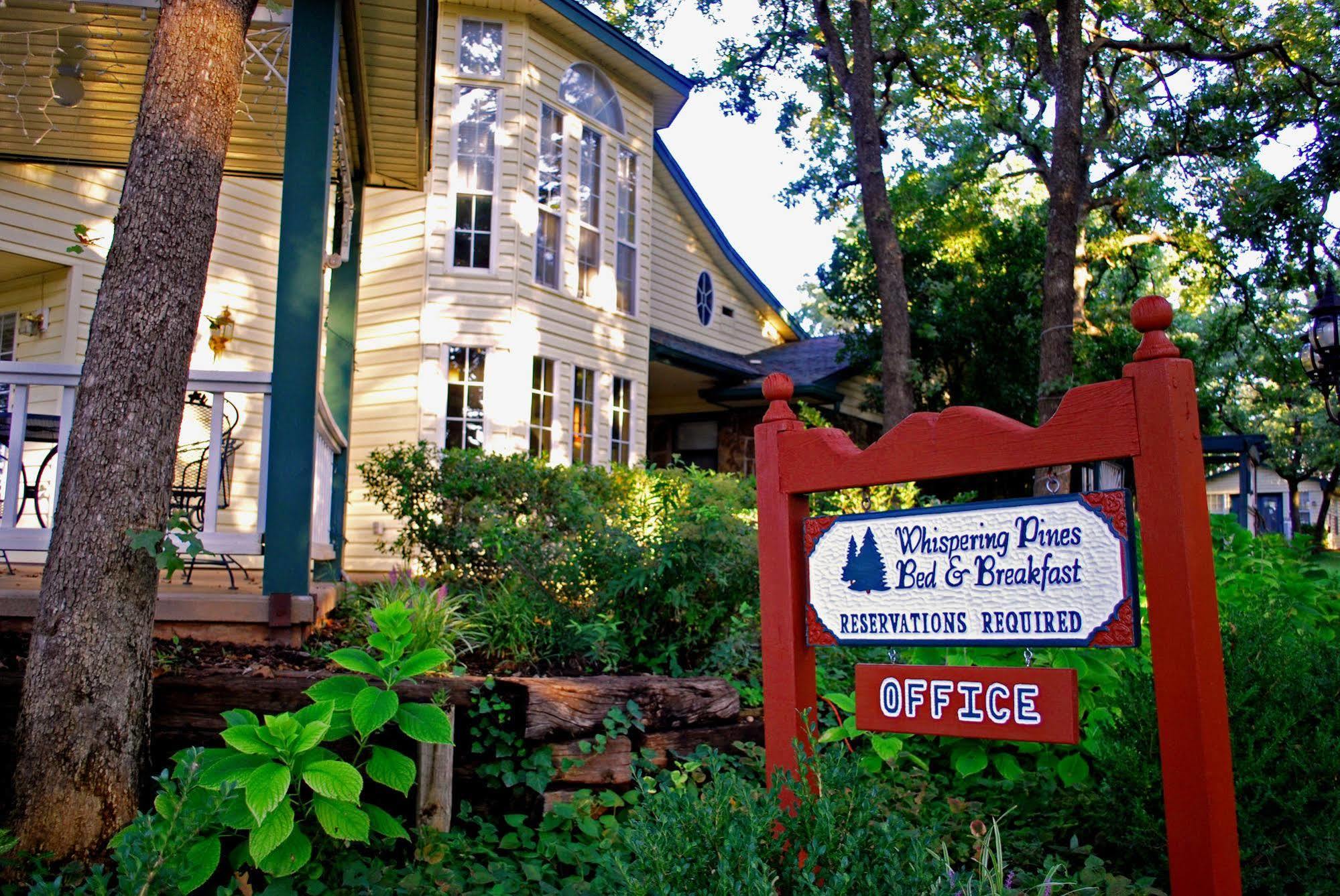 The Whispering Pines Inn นอร์แมน ภายนอก รูปภาพ