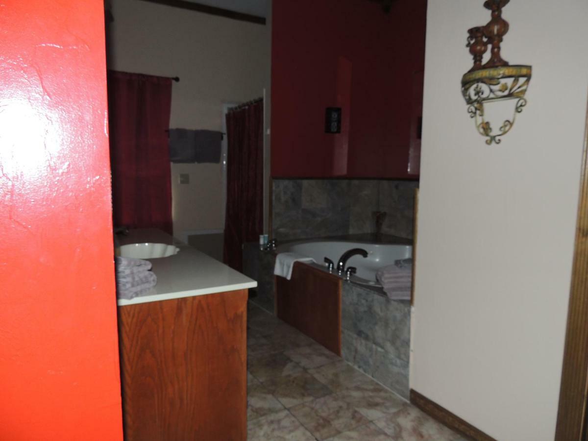 The Whispering Pines Inn นอร์แมน ภายนอก รูปภาพ