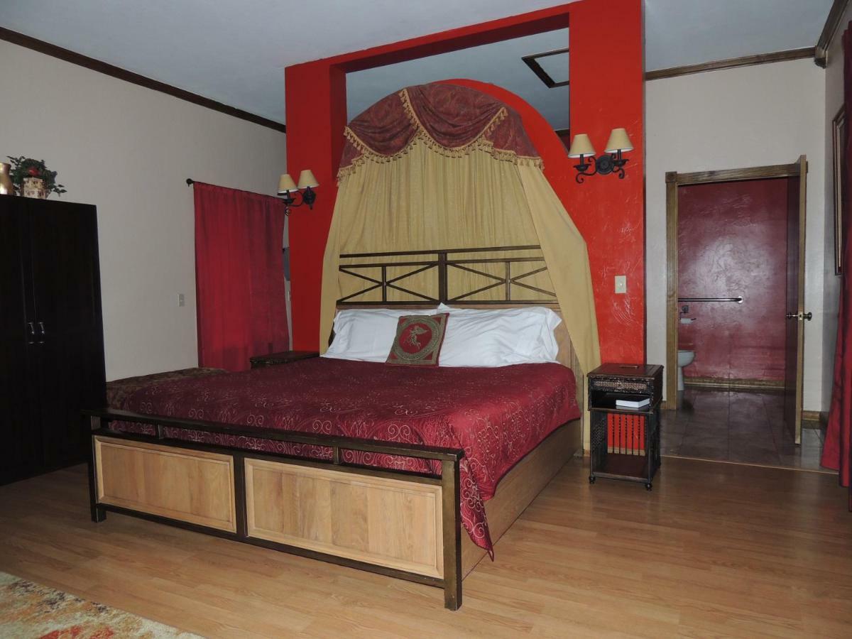 The Whispering Pines Inn นอร์แมน ภายนอก รูปภาพ