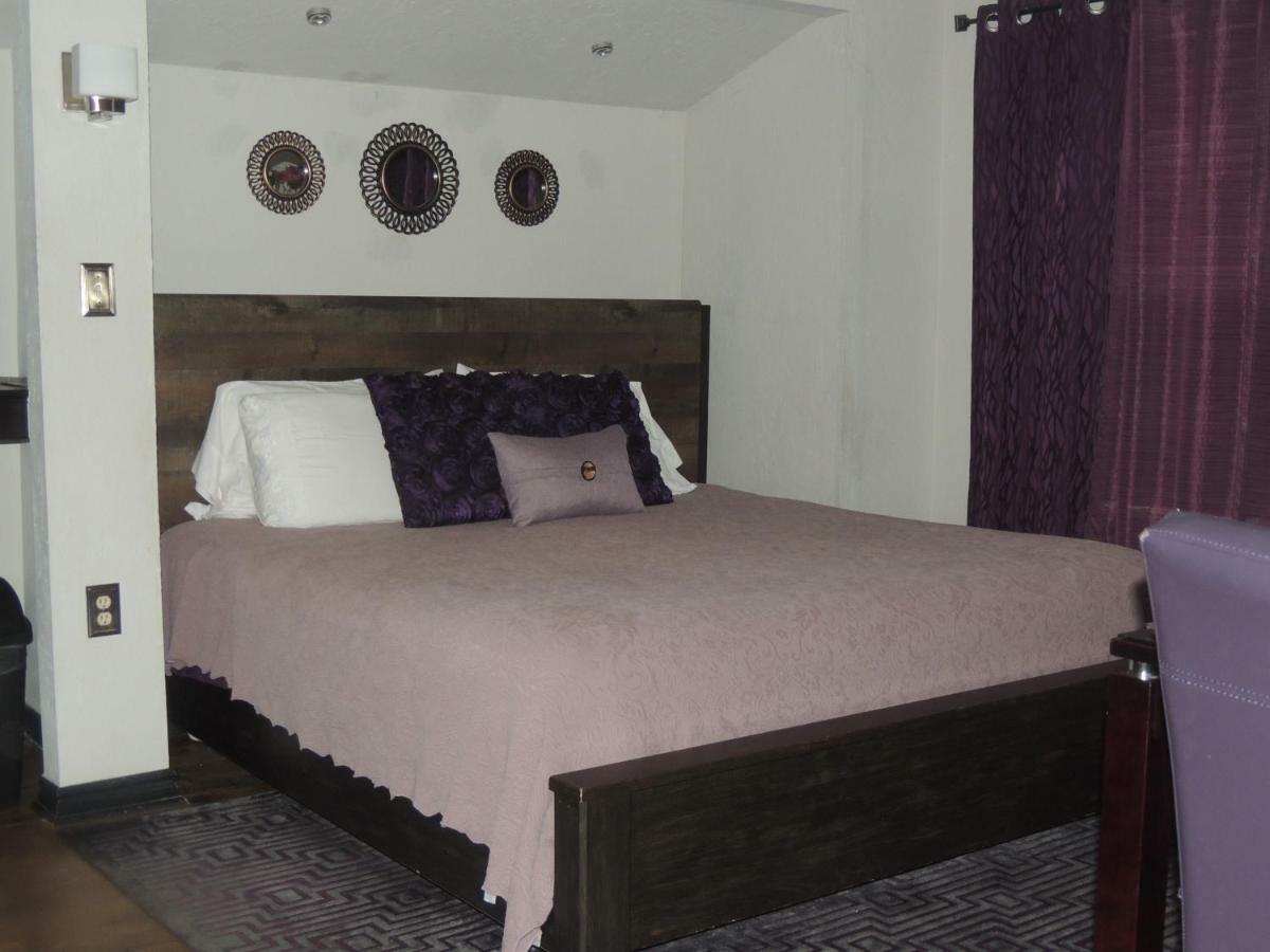 The Whispering Pines Inn นอร์แมน ภายนอก รูปภาพ