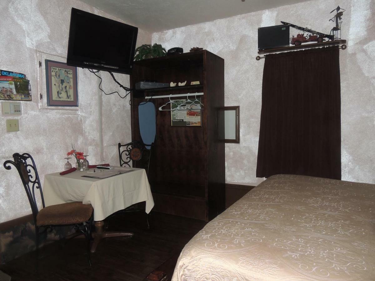 The Whispering Pines Inn นอร์แมน ภายนอก รูปภาพ
