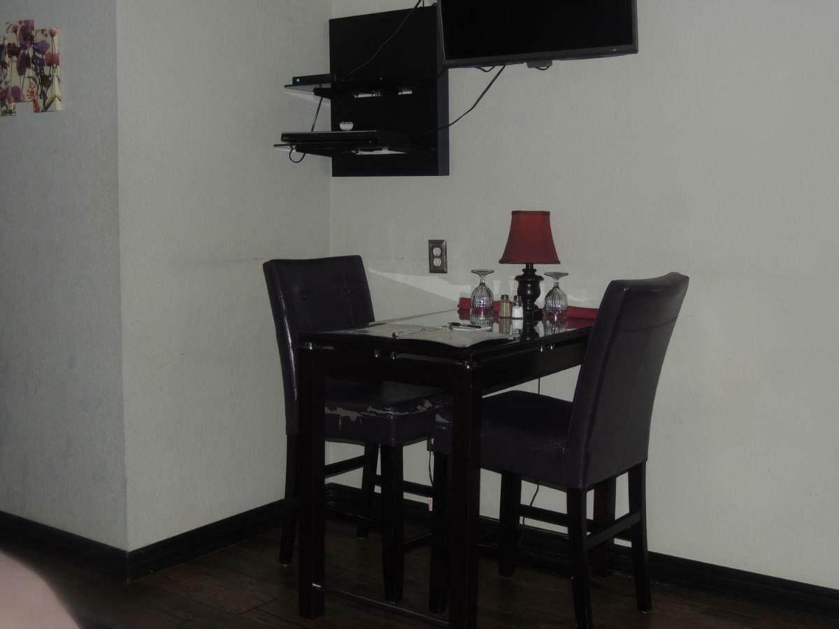 The Whispering Pines Inn นอร์แมน ภายนอก รูปภาพ