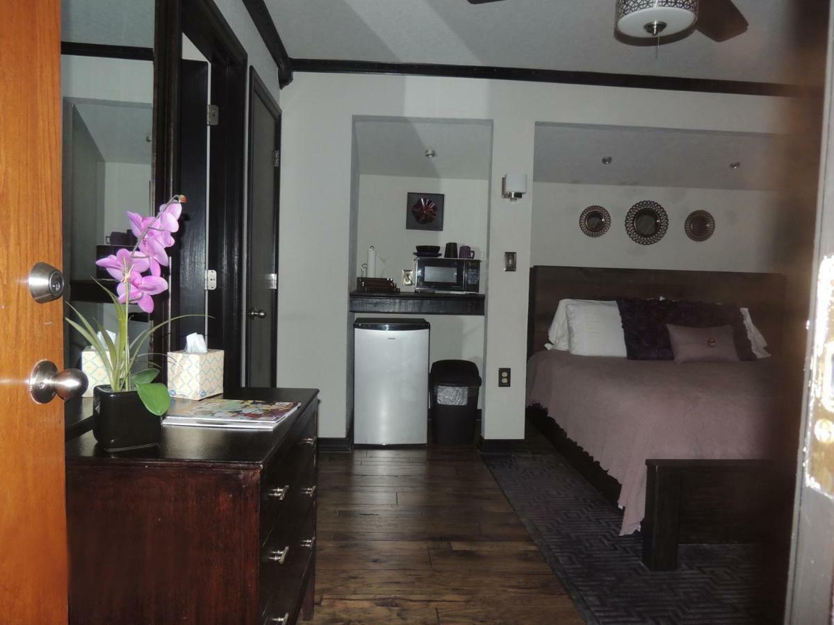 The Whispering Pines Inn นอร์แมน ภายนอก รูปภาพ